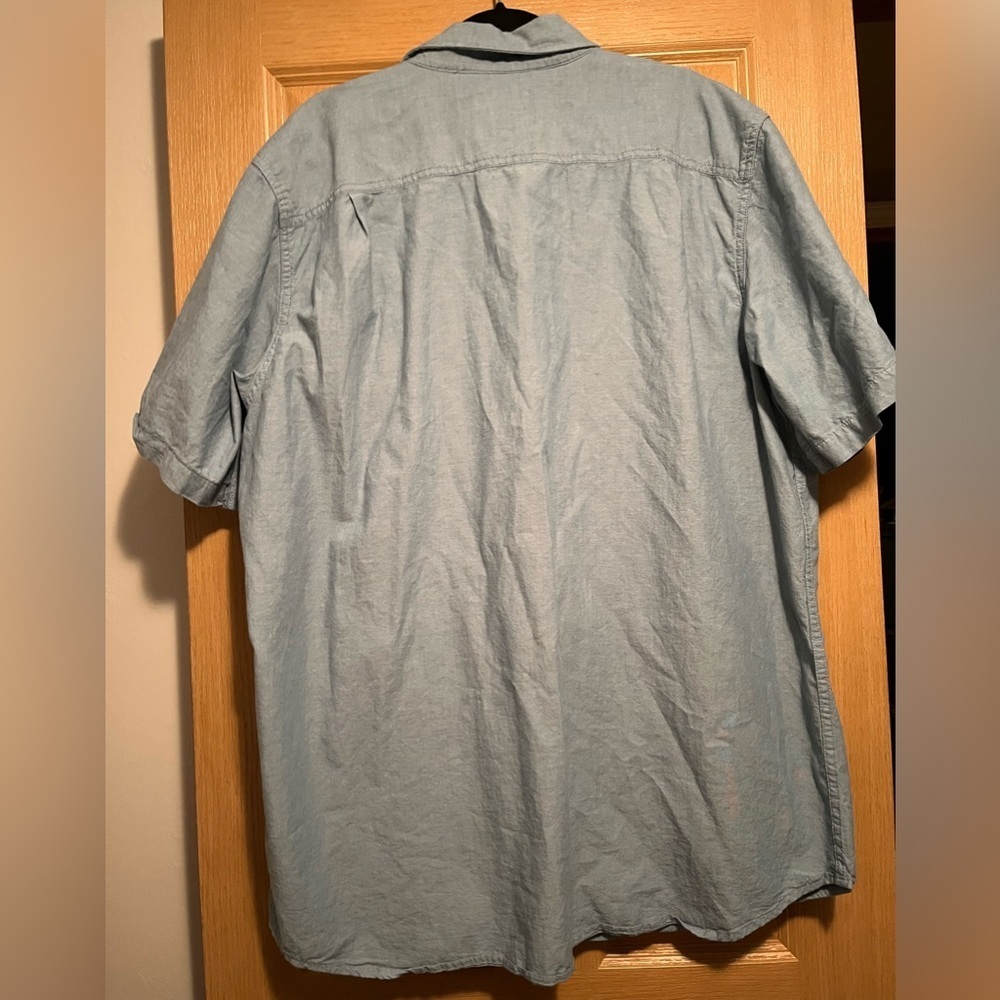Carhartt Loose Fit Midweight Chambray Short Sleeve Button Down Shirt - Picture 10 of 11